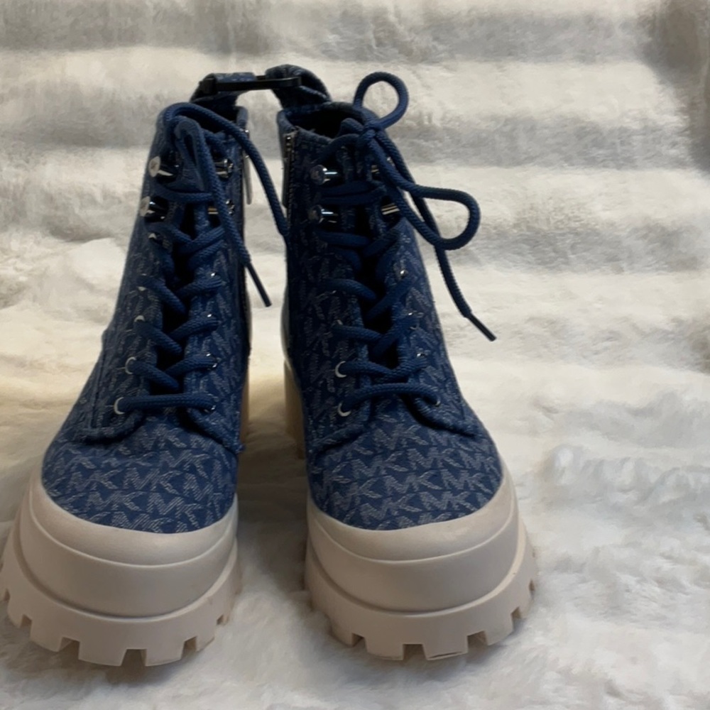 Make: Michael Kors brand new size 7.5